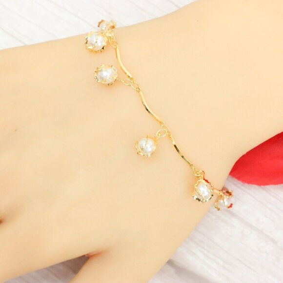 "Trendy Handmade Bracelet – A Thoughtful Gift for Girls & Women | UNVRC1026 - Picture 1 of 10